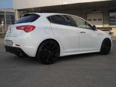 alfa-romeo-giulietta-qv-19-zoll-alu-frecciadoro-d3-black.jpg