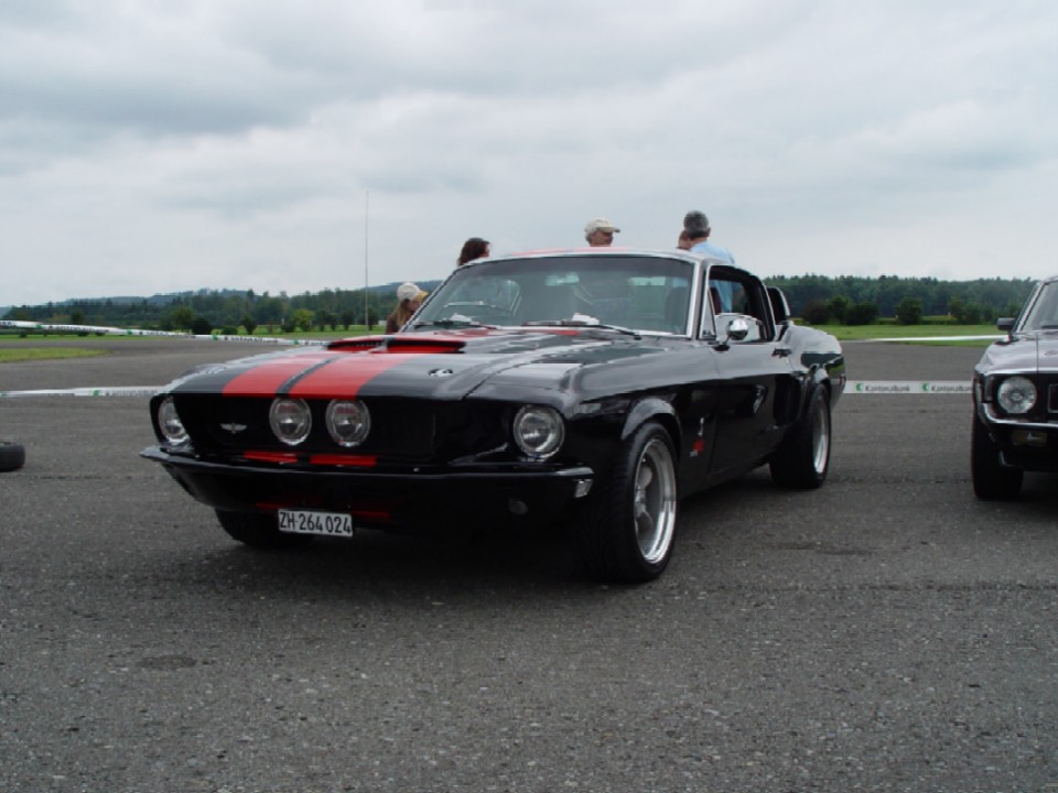 Mustangmeeting1.JPG